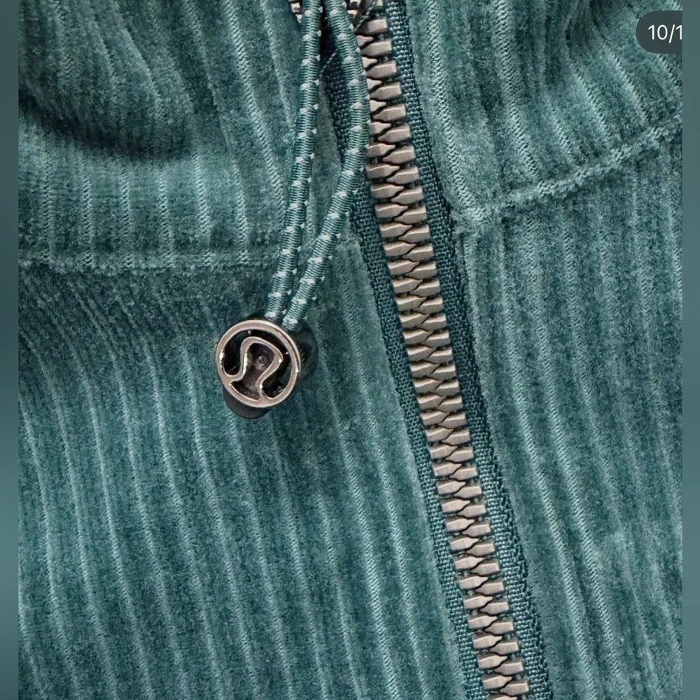 LULULEMON SCUBA TRACK JACKET VELVET CORD SIZE 4
